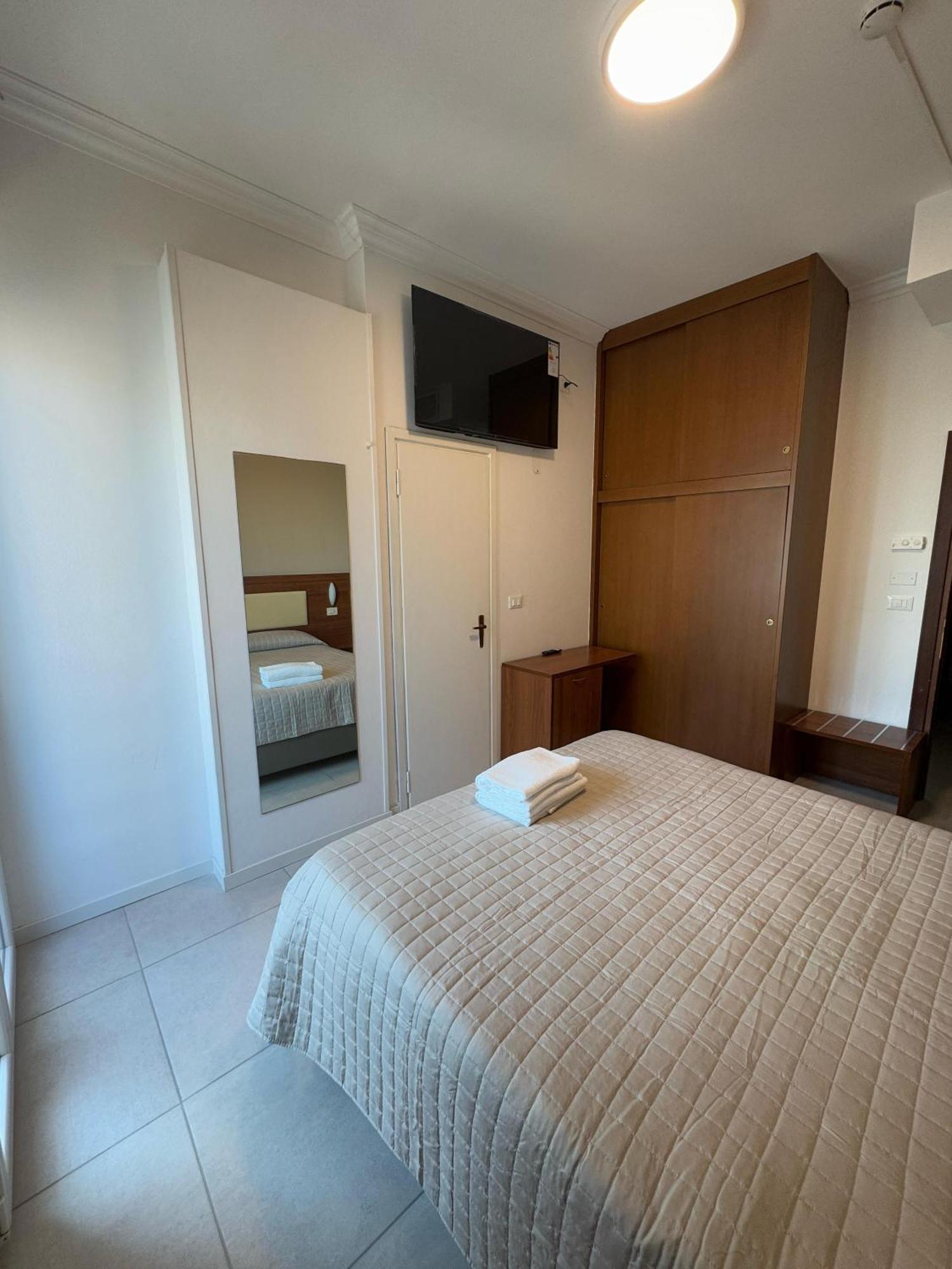 Hotel Helios Beach Мілано-Маріттіма Екстер'єр фото