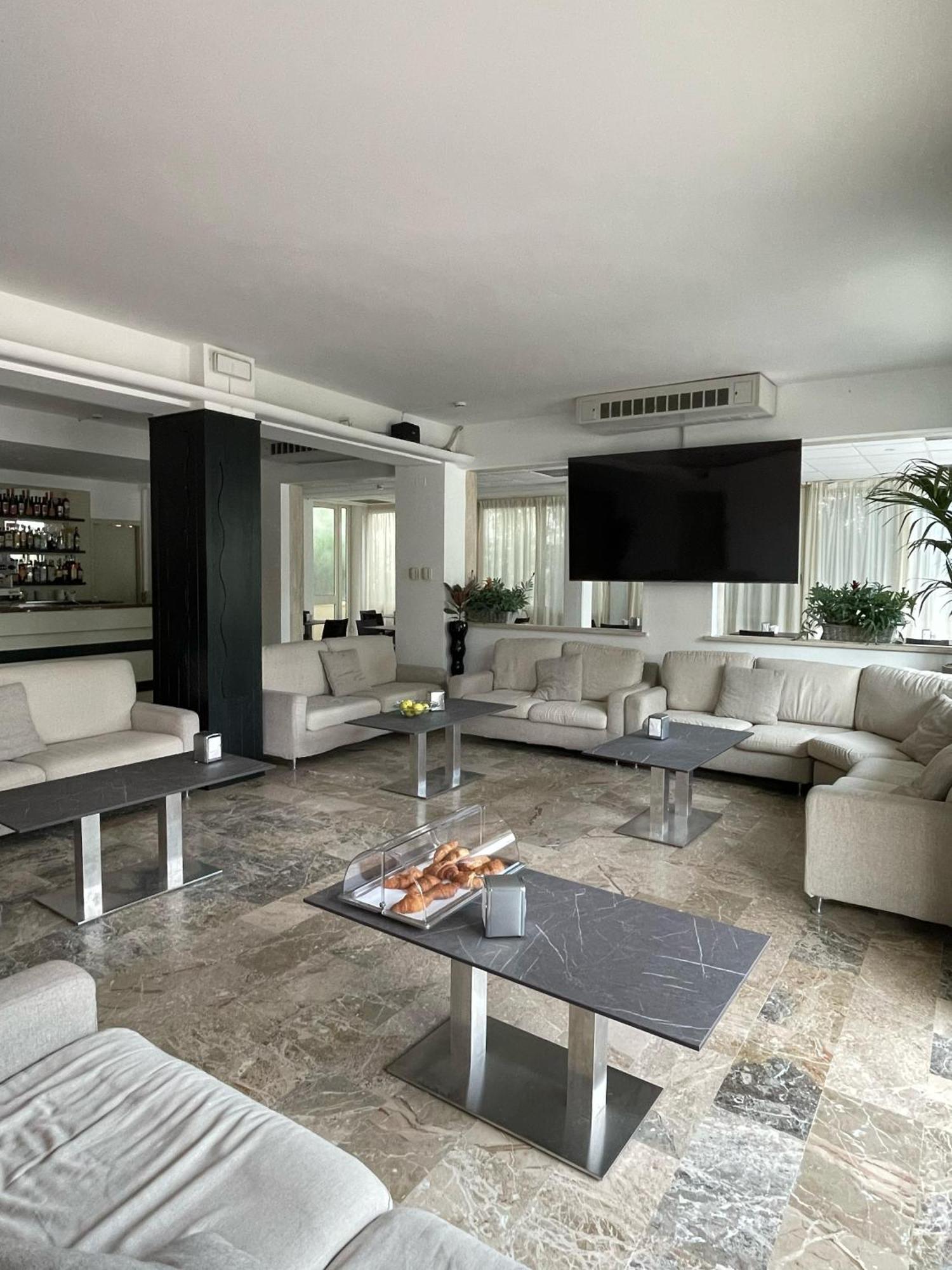 Hotel Helios Beach Мілано-Маріттіма Екстер'єр фото